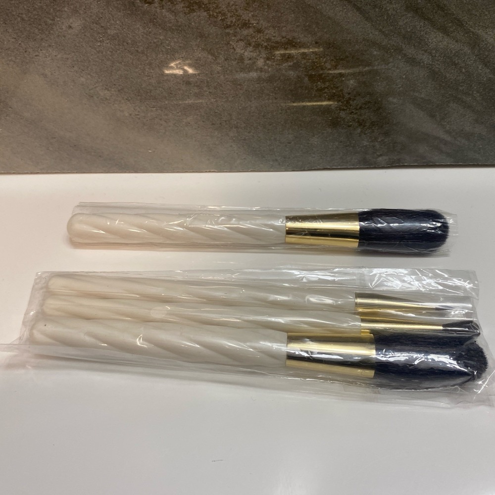 New Rare Unopened‎ Estee Lauder Blush Brush Set White Rippled And Gold
